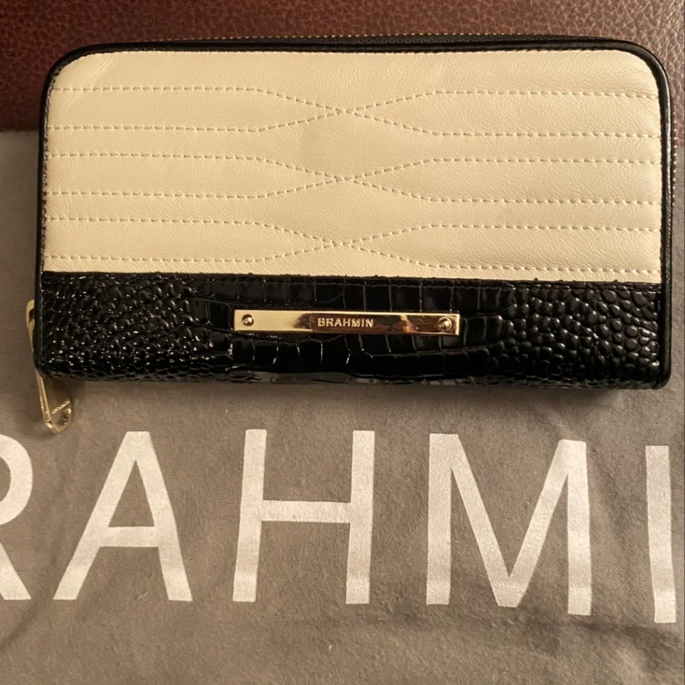 NWOT Brahmin Duxbury Custom Quilted Ivory and Black Satchel and Suri Wallet Set - Picture 4 of 7